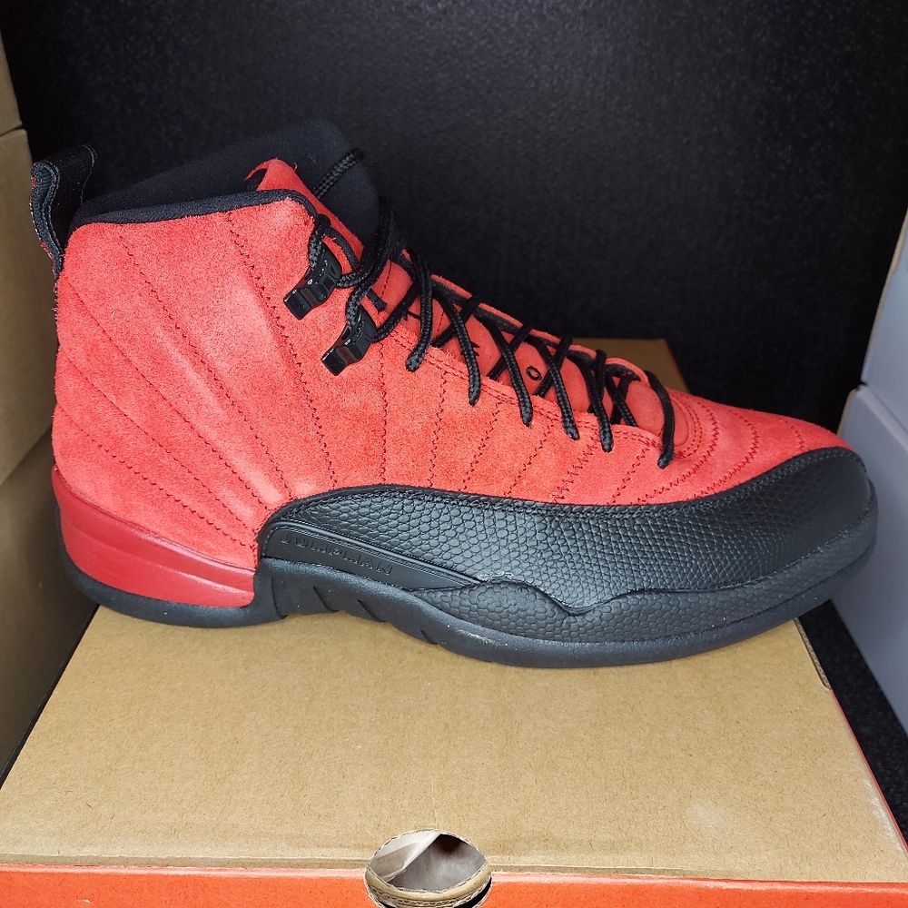 Jordan 12 Retro Reverse Flu Game Size 10 mens